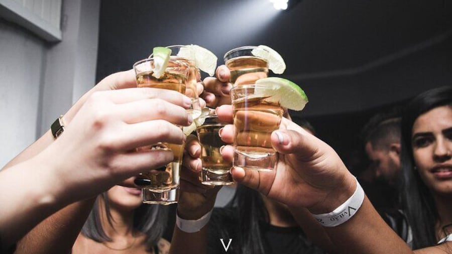 Night PubCrawl Tour in Frankfurt - Shots and Party!