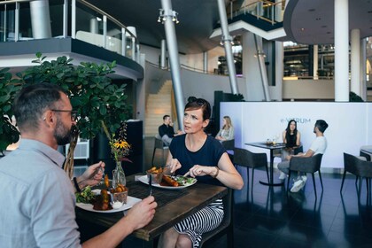 Dresden: rondleiding VW-fabriek, proefrit en eten