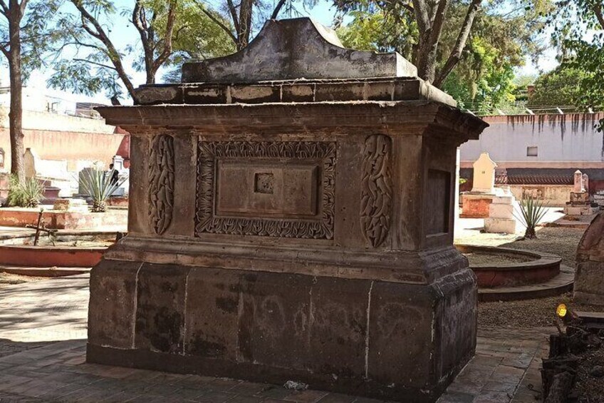 The authentic tour of the day of the dead in San Migue de Allende