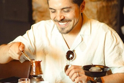 Laboratorio di preparazione del caffè turco e cartomanzia