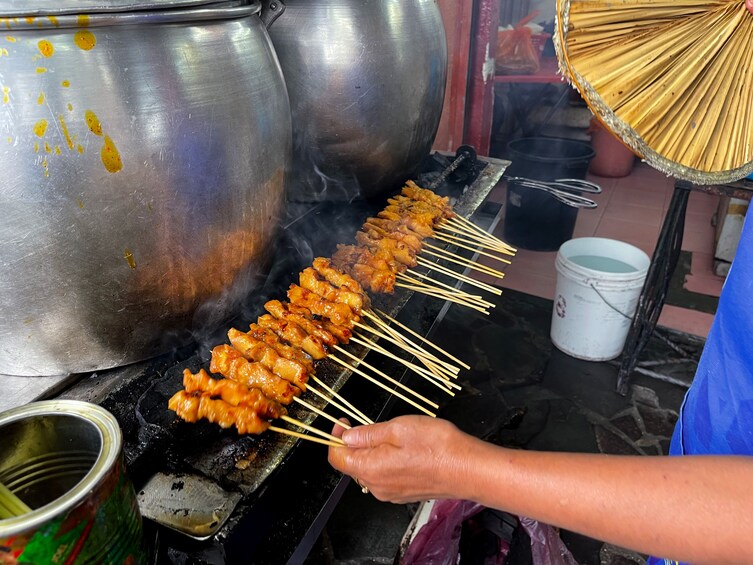 Afternoon Walking Food Tour of Central Market & Kampong Bahru with Tastings