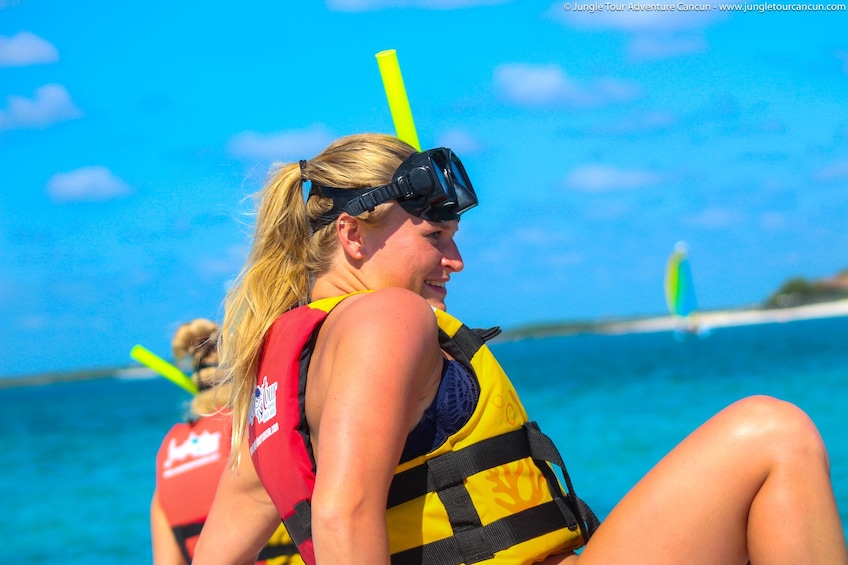 Cancun Speedboat and Snorkel Adventuring