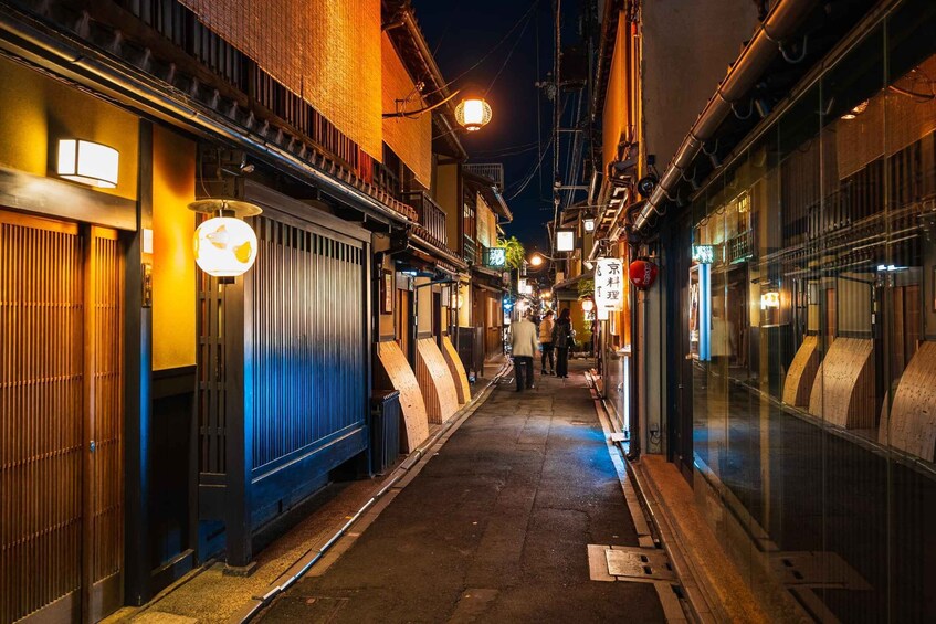 Picture 3 for Activity Kyoto : 3-Hour Bar Hopping Tour in Pontocho Alley at Night