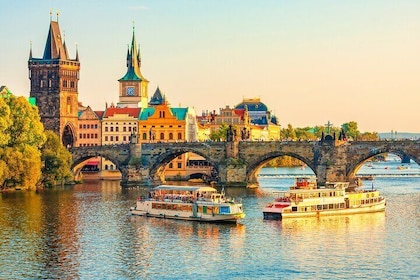 Vltava River Cruise and Private Tour of Prague' Old Town