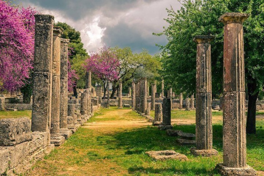 ANCIENT OLYMPIA : Private Day Trip with Luxury Car from Athens 12h