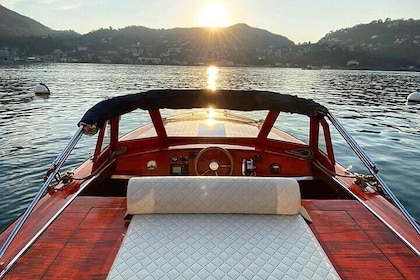 1 Hour Private Wooden Boat Tour on Lake Como 6 pax