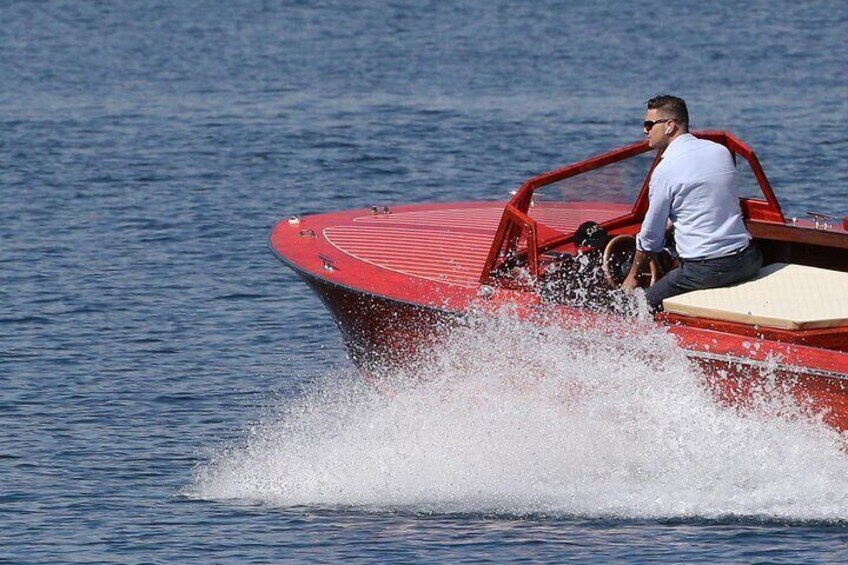 1 Hour Private Guided Tour in a Wooden Boat on Lake Como 6 pax