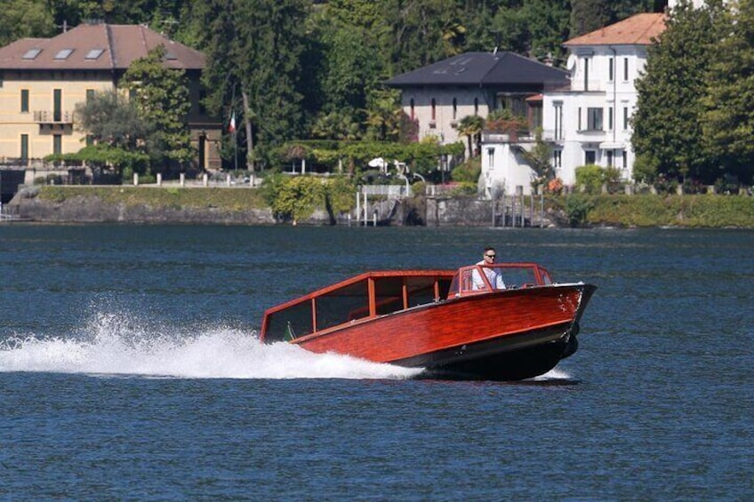 1 Hour Private Guided Tour in a Wooden Boat on Lake Como 6 pax