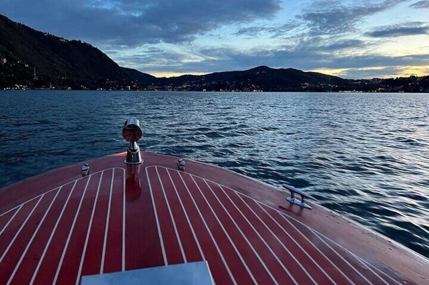 1 Hour Private Wooden Boat Tour on Lake Como 6 pax