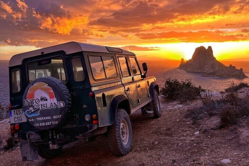 Ibiza - Secret Spots Tour in Land Rover Defender