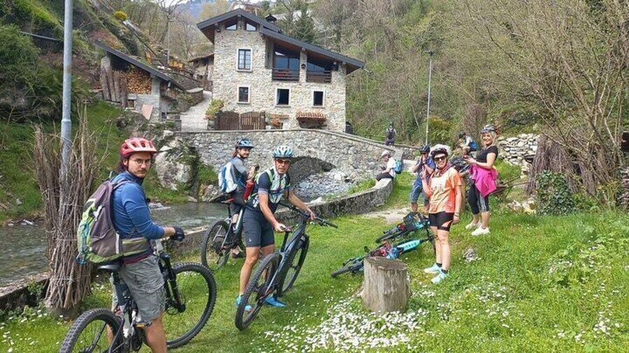 Avventura in MTB sul Lago di Como con bici elettrica e Aperice