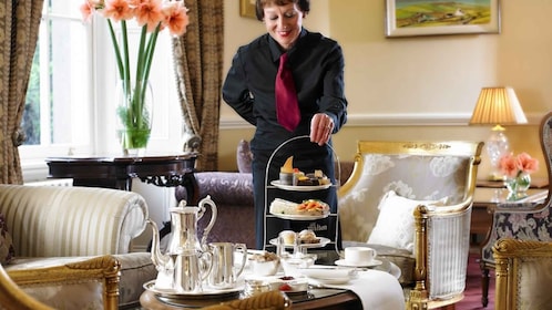 Killarney: Guided Tour with Afternoon Tea