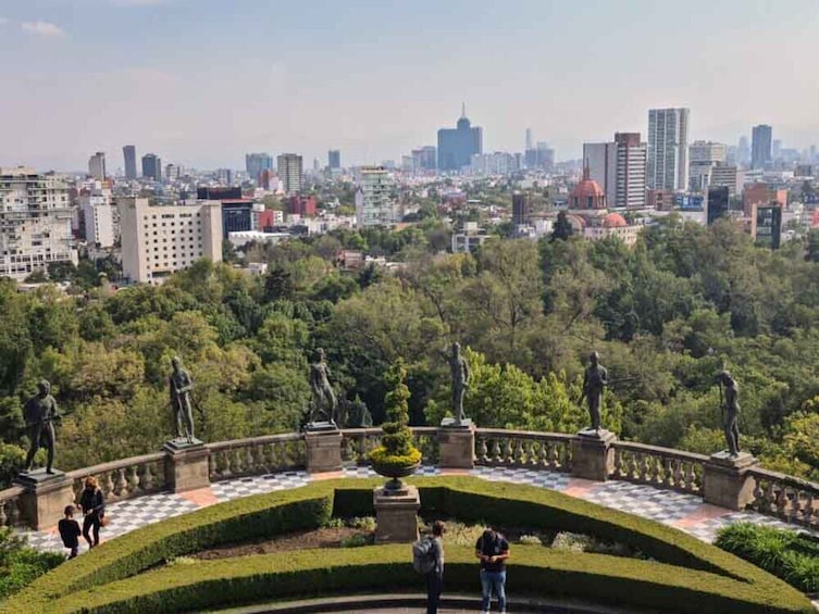 Chapultepec by Bike with a professional guide