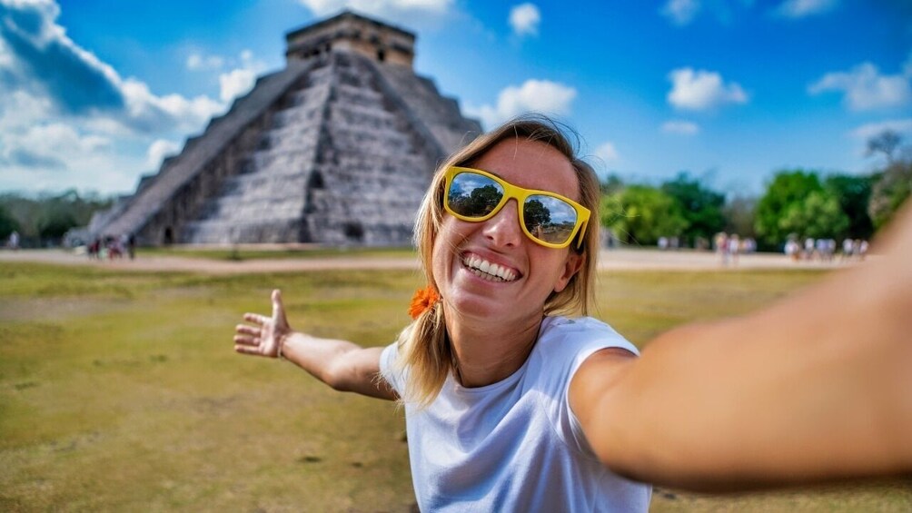 Chichen Itza Mayan Temples, Cenote and Valladolid with Lunch