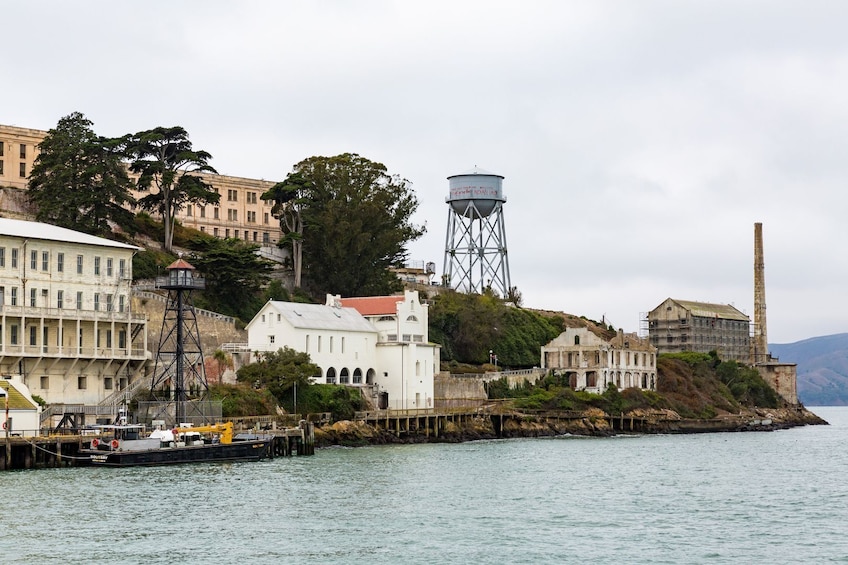 Legendary Alcatraz Island with Self-Guided Audio Tour