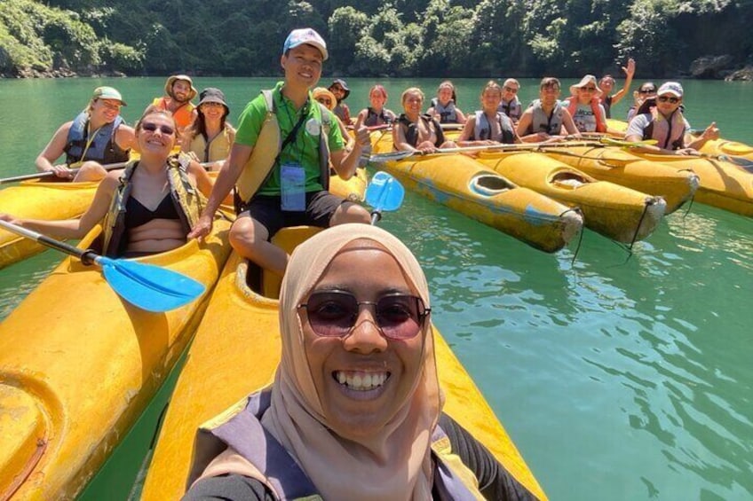 kayaking leaded by professional tour guide