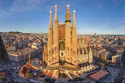 Visit the Sagrada Familia with Tour by Sea and Land in Barcelona