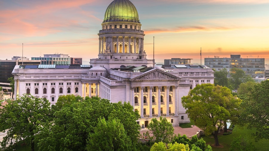 Downtown Madison Sightseeing & History with Self-Guided Audio Tour