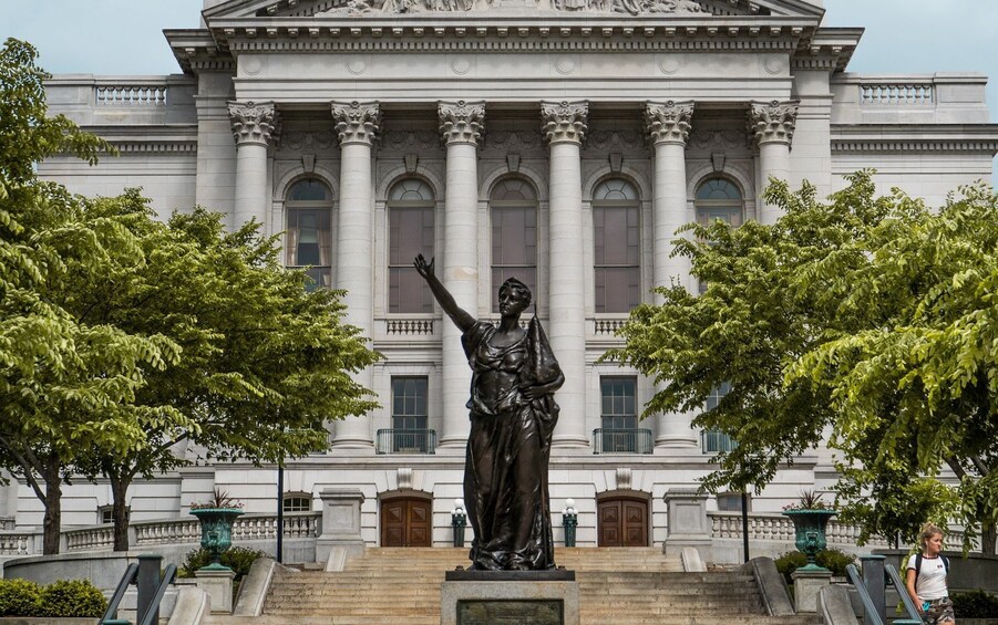 Downtown Madison Sightseeing & History with Self-Guided Audio Tour