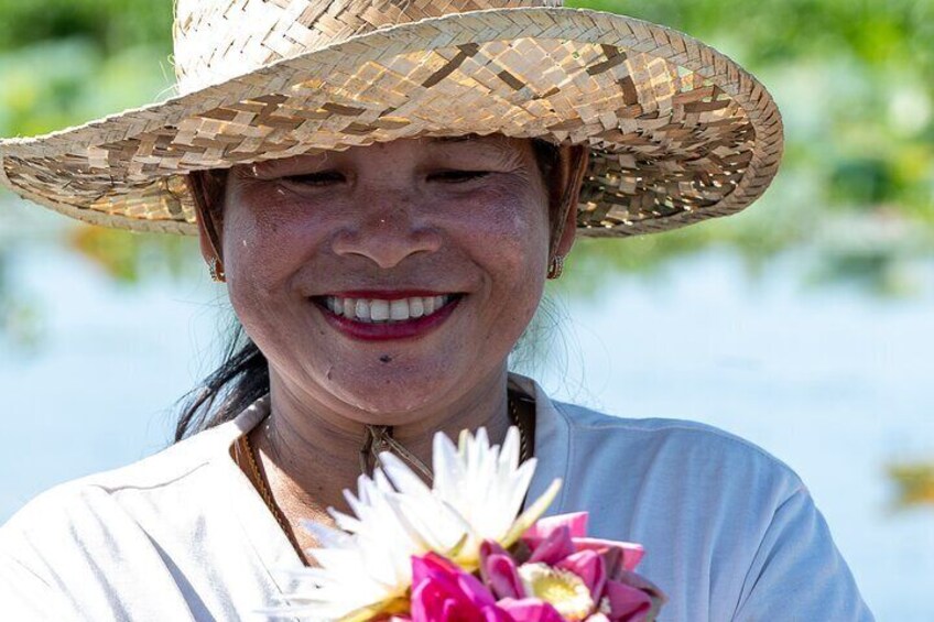 Amazing craft classes and boat trip to lotus fields