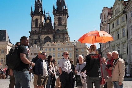 6 hours Prague Tour All-inclusive: Pick Up, Lunch & Boat Trip