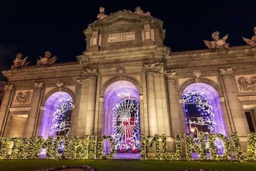 Madrid: Christmas Lights Tour by Electric Tuk Tuk