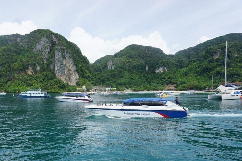 Speedboat in Phi Phi