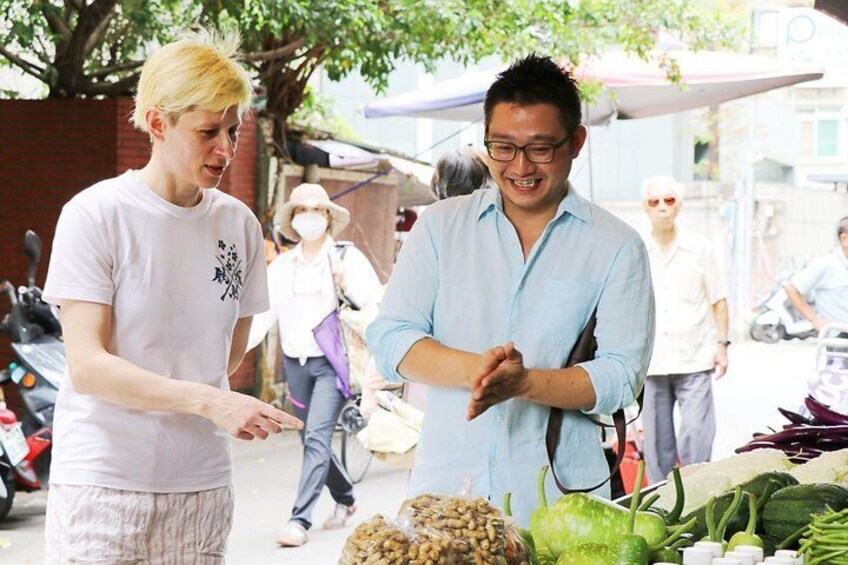 Experience Taiwanese food culture at the traditional Shidong Market 