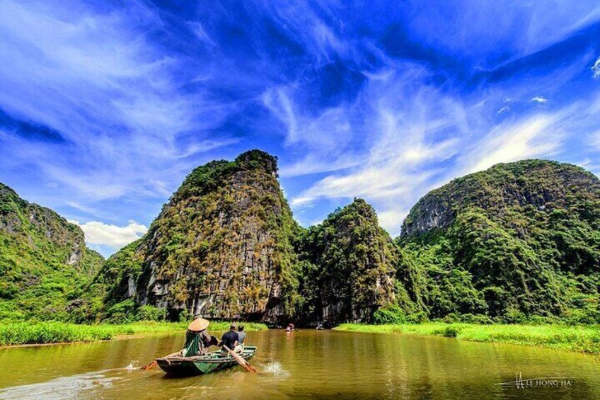 Highlight Ninh Binh Full Day Tour Tam Coc Boat, Mua Cave, Hoa Lu 