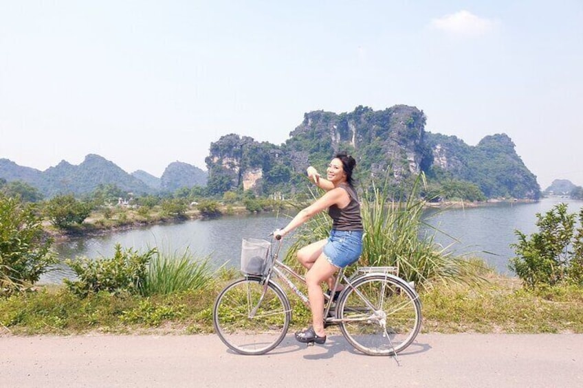 Hoa Lu Ancient City, Tam Coc Boat, Biking and Mua Cave Transfer by Limousine bus