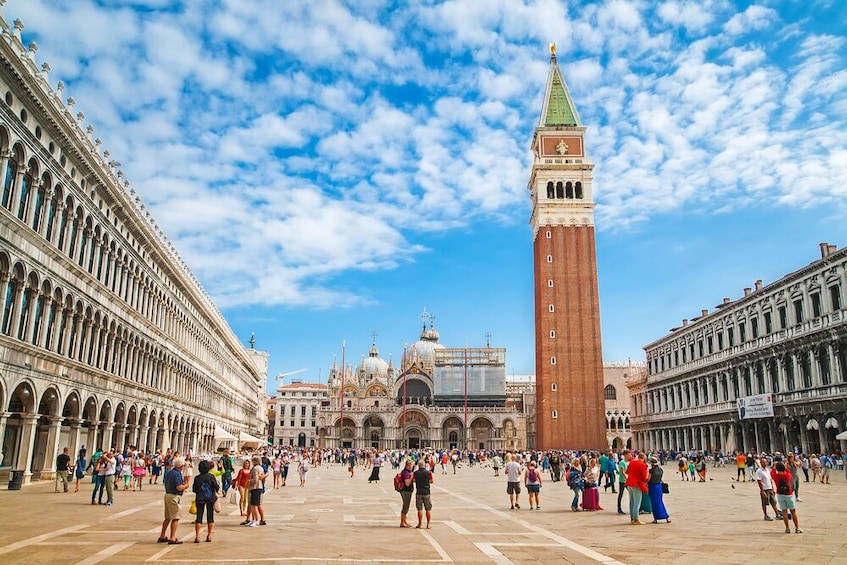 FULL DAY BUS TOUR IN VENICE: THE FLOATING CITY AND ALL ITS WONDERS