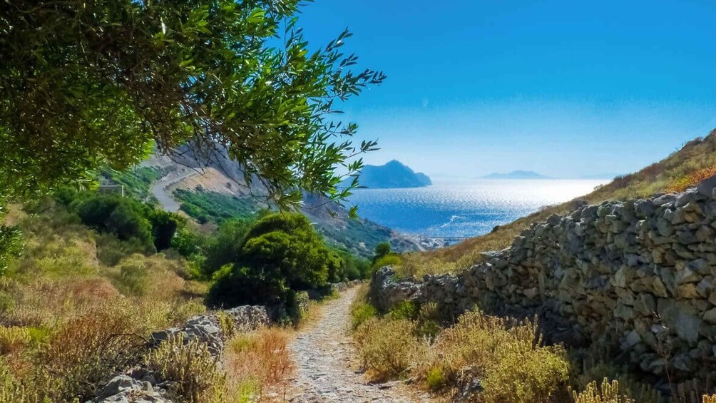 Amorgos: Aegiali Bay Villages Guided Hiking Day Trip