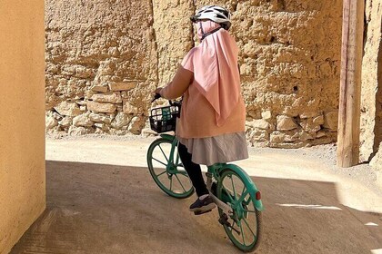 Explore Al Hamra & Misfah By Cycling Tour