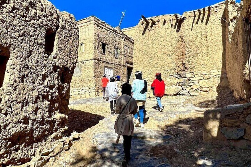 Half-Day Private Bike Tour in Oman with Lunch