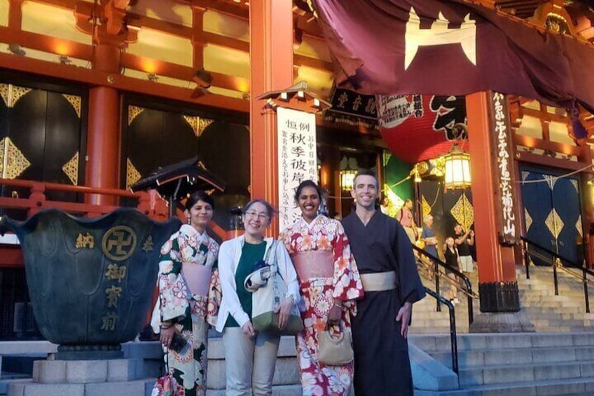 Asakusa: Food replica store visits after history tour