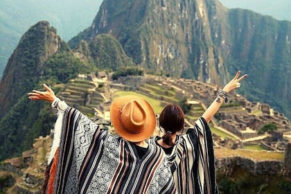 Machu Picchu Tour in 2 Days and 1 Night - Visit with Private Guide