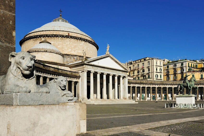 Naples and its King: Walking Tour dedicated to Maradona by train from Rome