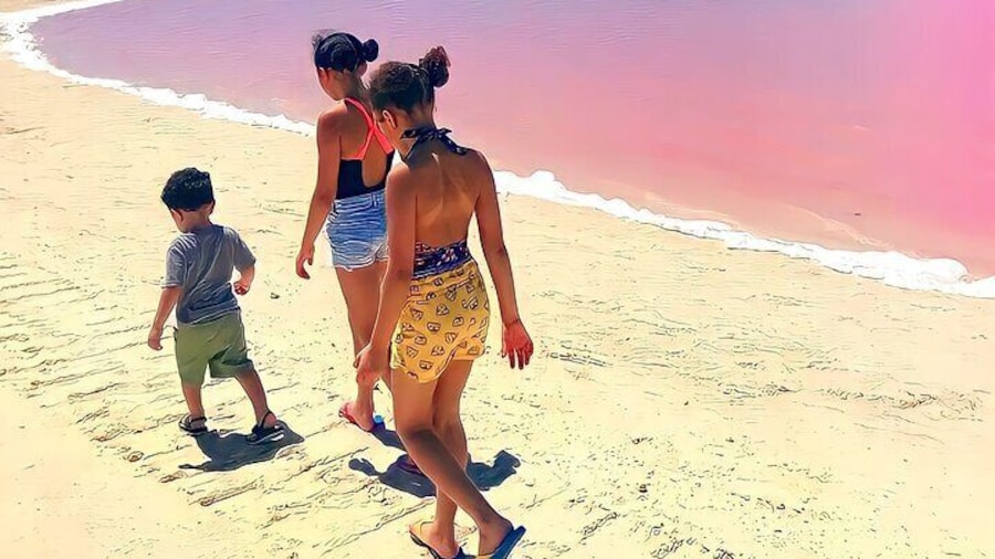walking sunbathing in Las Coloradas Tour