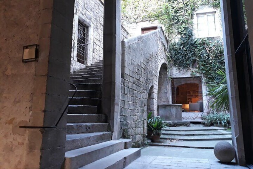 jewish quarter courtyard