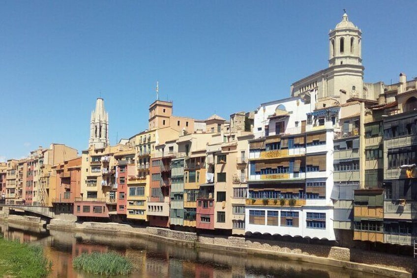 Colored houses on the river Onyar