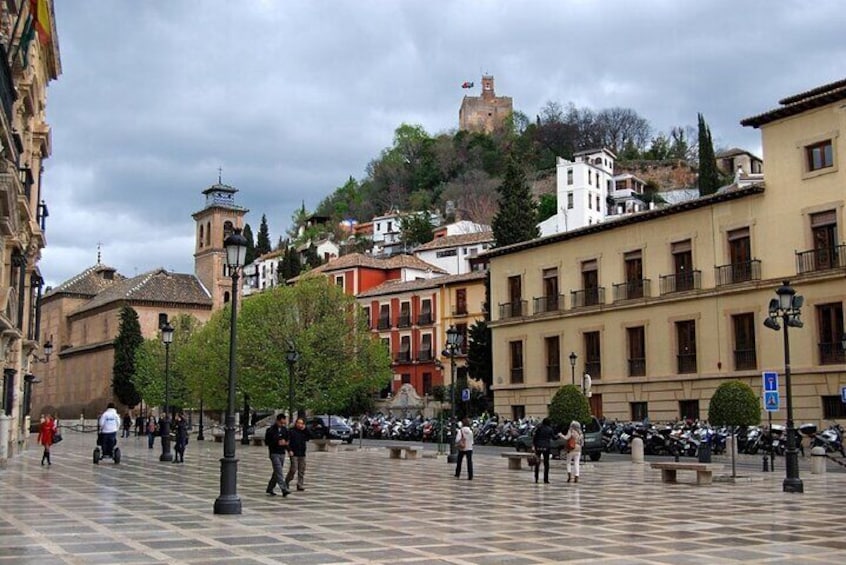 Two-Hour Walking Tour Visiting Albaicín and Sacromonte