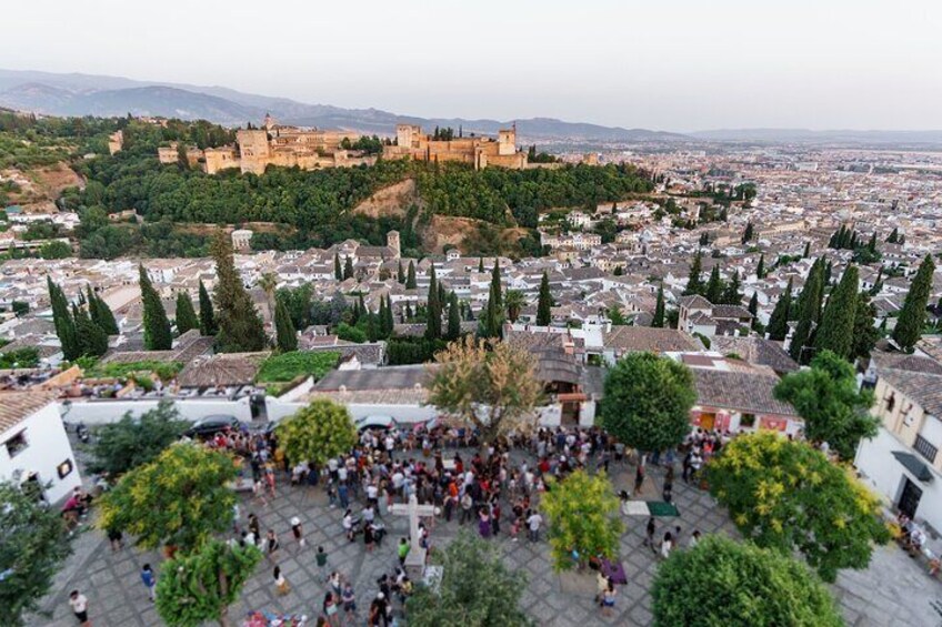 Two-Hour Walking Tour Visiting Albaicín and Sacromonte