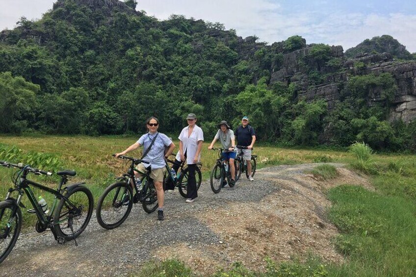 Full-Day Ninh Binh Small Group of 9 Guided Tour from Hanoi