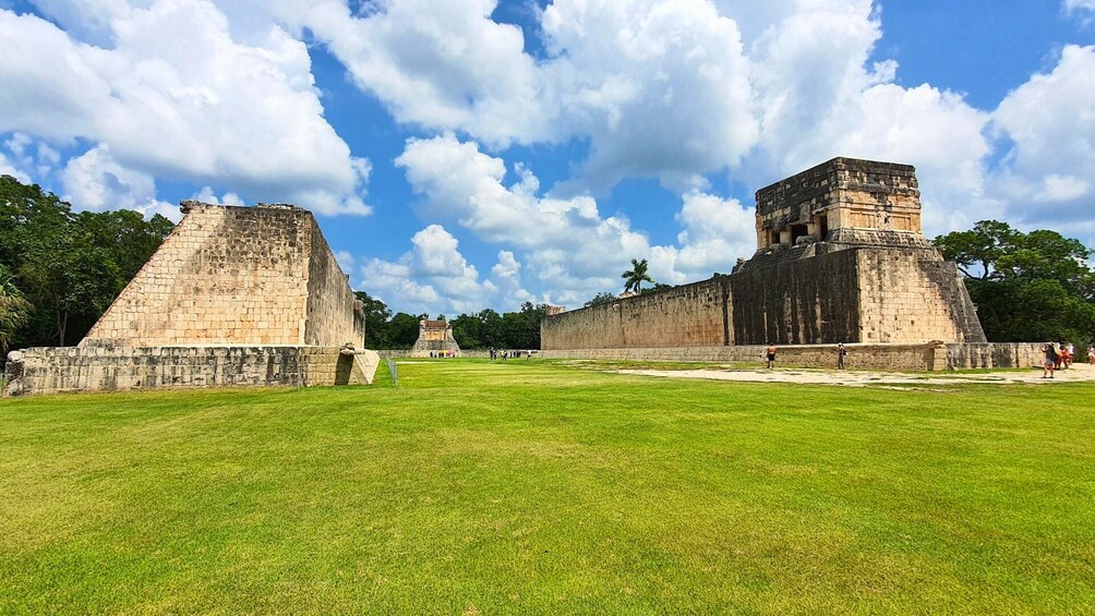 Chichen Pueblos Magicos,Izamal,Valladolid & Chichikan Cenote Day Trip