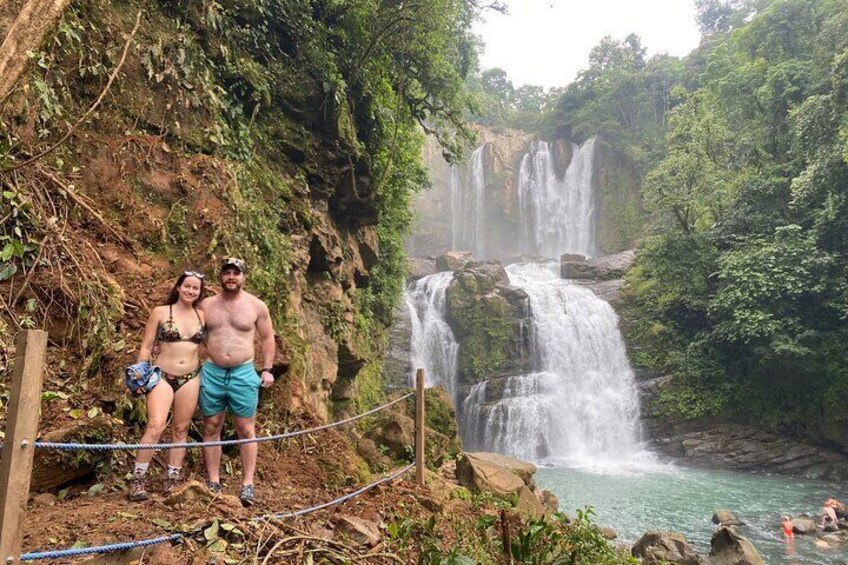 All-Inclusive Full-Day Nauyaca Waterfall and Beach Town Tour