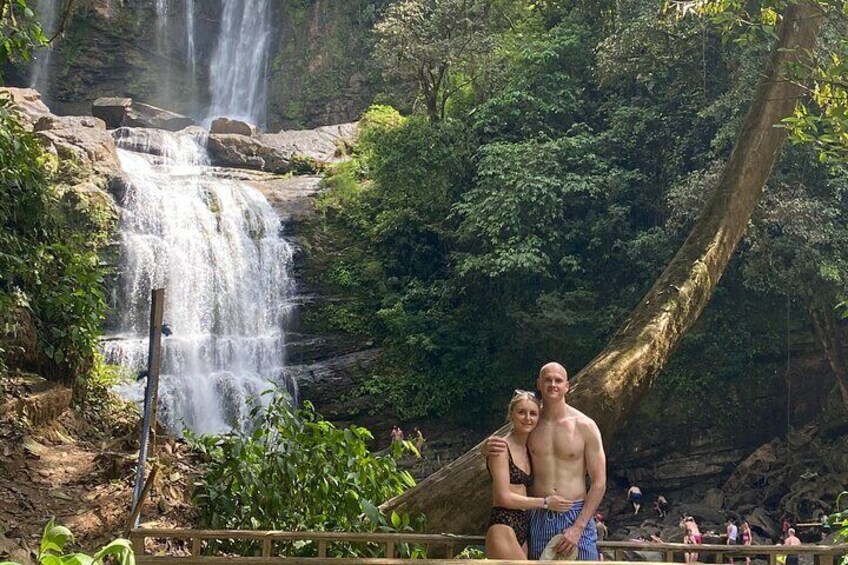 All-Inclusive Full-Day Nauyaca Waterfall and Beach Town Tour