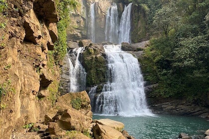 All-Inclusive Full-Day Nauyaca Waterfall and Beach Town Tour