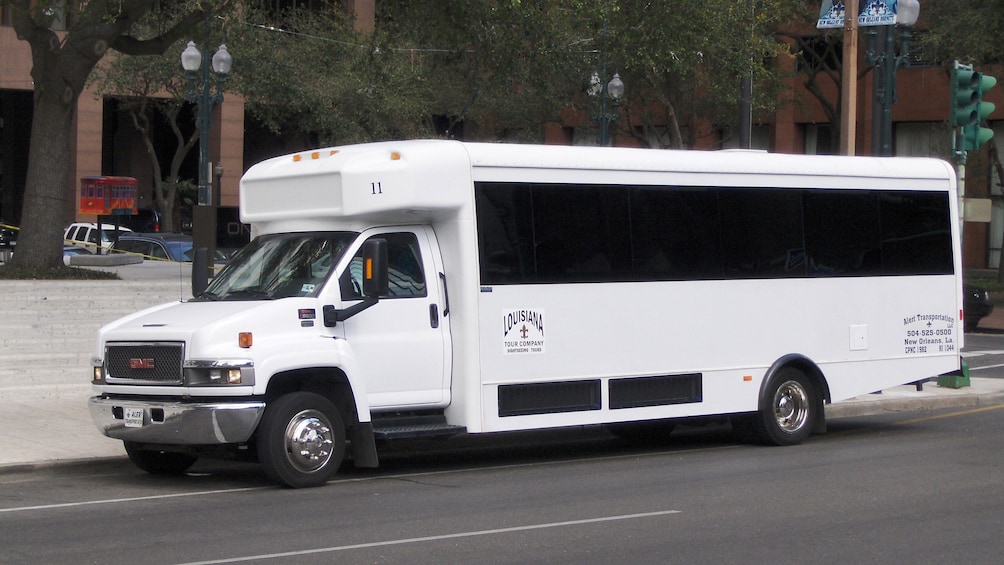 Photo of tour bus of the Louisiana Tour Company in New Orleans