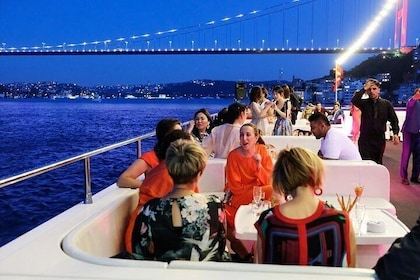 Sunset Cruise met diner in de Bosporus