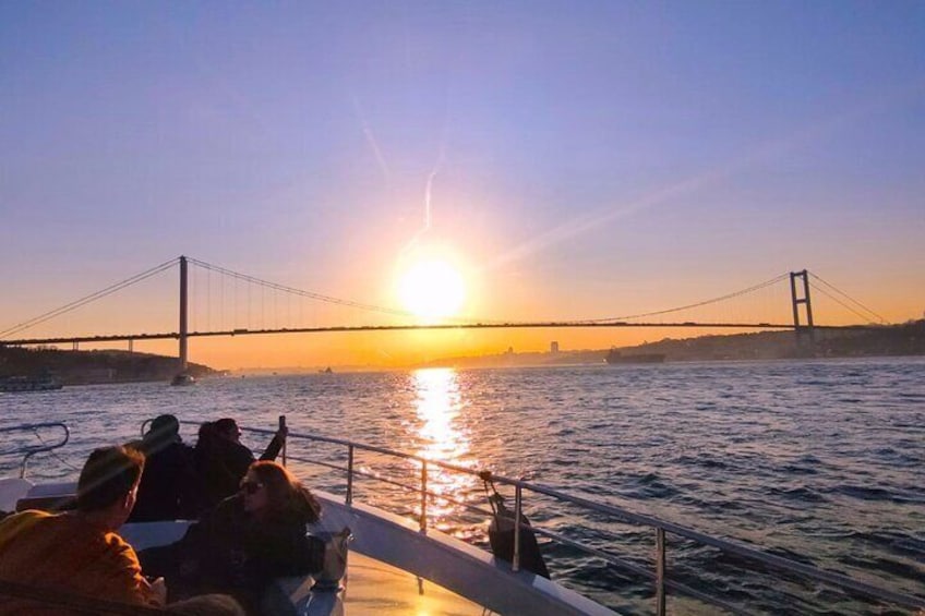 Bosphorus Dinner Cruise with Dinner
